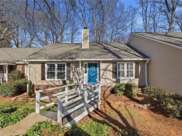 3 Brownstone Ln, Greensboro, NC 27410