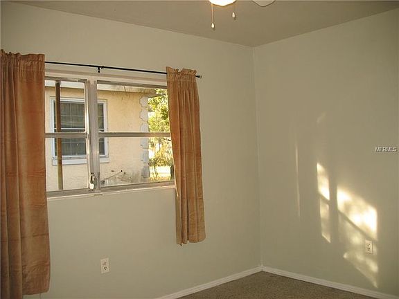 5th image of 210 N Bloxham Ave