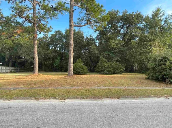 701 Boxwood Dr, Pensacola, FL 32503