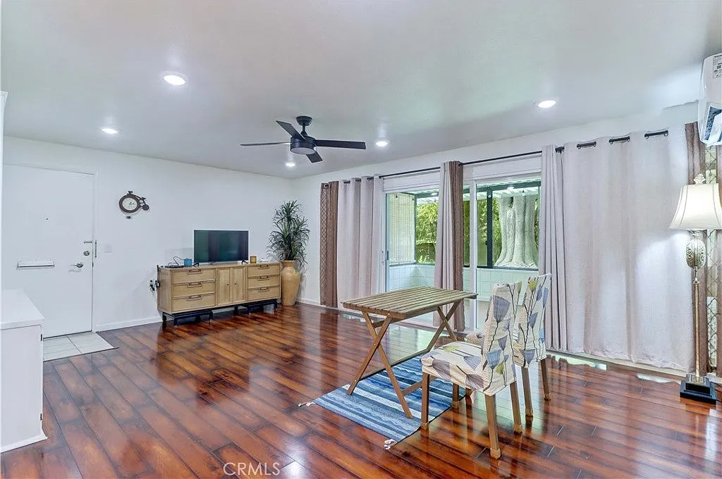 2 bed, 1040 sqft, $3,000 — Photo 2