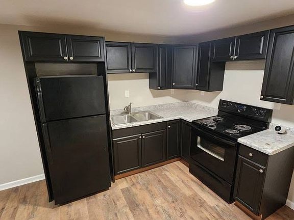 2nd image of 2511 Woodland Ave #2511