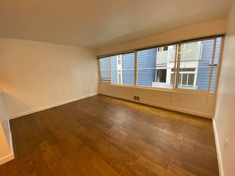 Bellevue Manor Apartments — Photo 8