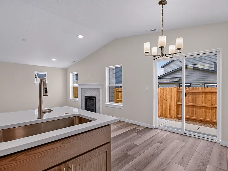 21444 Livingston Dr — Photo 10