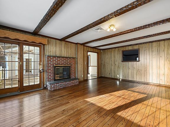 5th image of 6 Wayside Ln