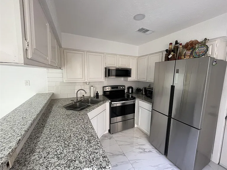 12255 W Village Dr #E — Photo 12