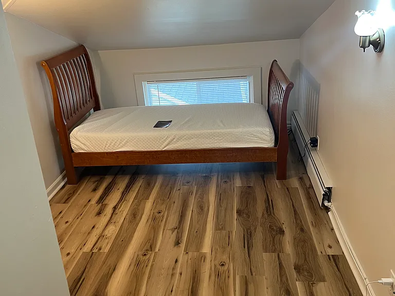 8853 S Seneca St #UPSTAIRS EFFICIENCY — Photo 3