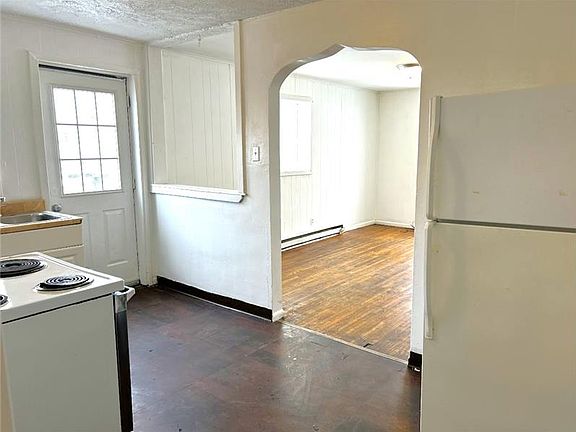 4th image of 106 S 12th St APT 4