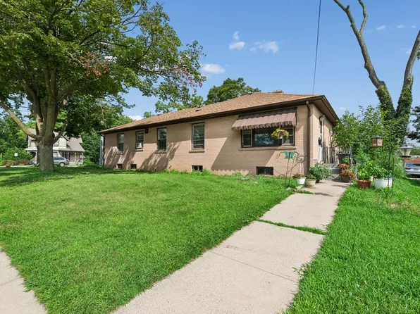 13 High Rd, Cary, IL 60013