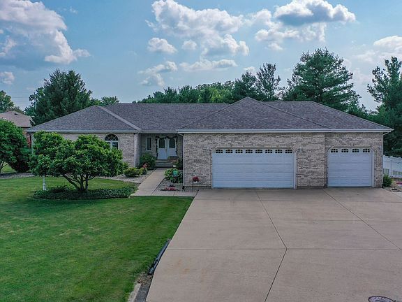 3rd image of 1717 Hillcrest Ct