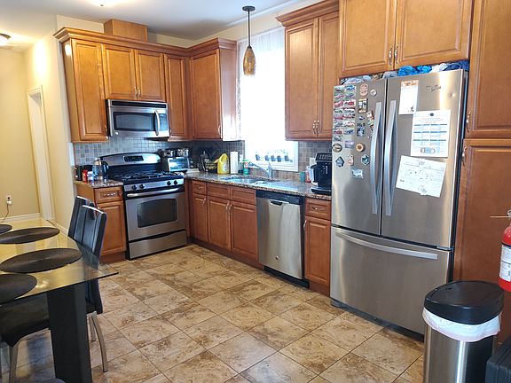 5th image of 428 Madeline Ave Unit 2