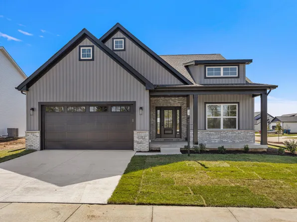 19 Meadow Dr, Monticello, IL 61856