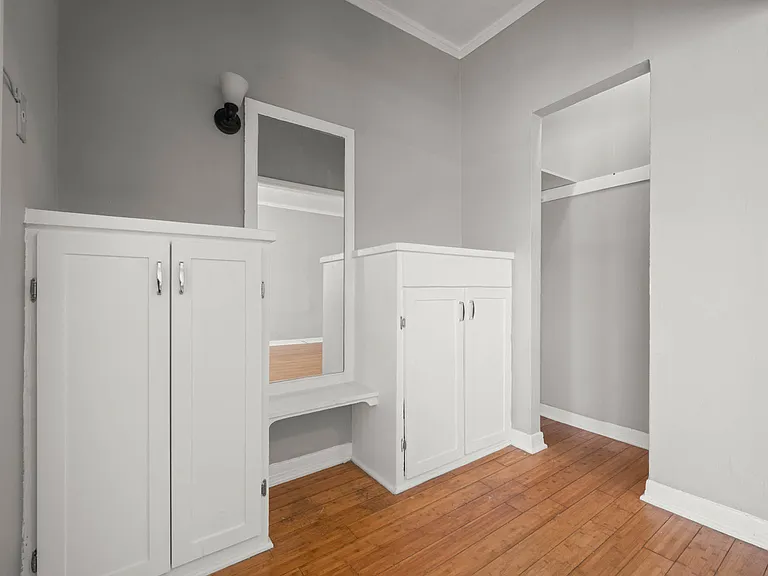 233 S Kenmore Ave — Photo 10