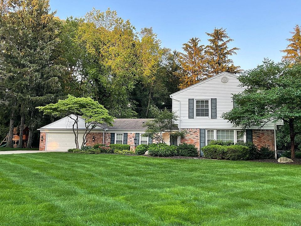 1st image of 3211 E Bradford Dr
