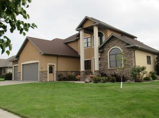 226 E Palmer Cir, Aberdeen, SD 57401