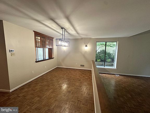 4th image of 100 Llanalew Rd Unit 7