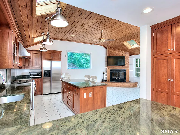 10 Woodcock Ln — Photo 11