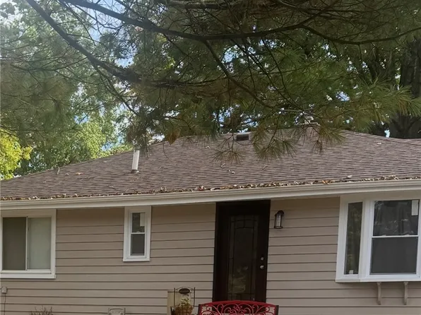 20274 Emery Rd, North Randall, OH 44128