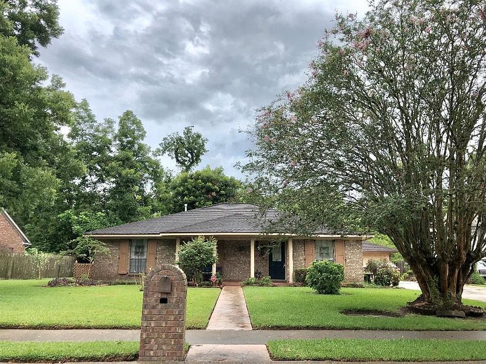 1st image of 413 Huckleberry Dr