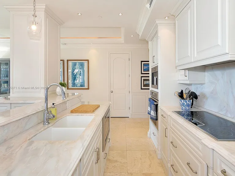 19251 Fisher Island Dr #19251 — Photo 25