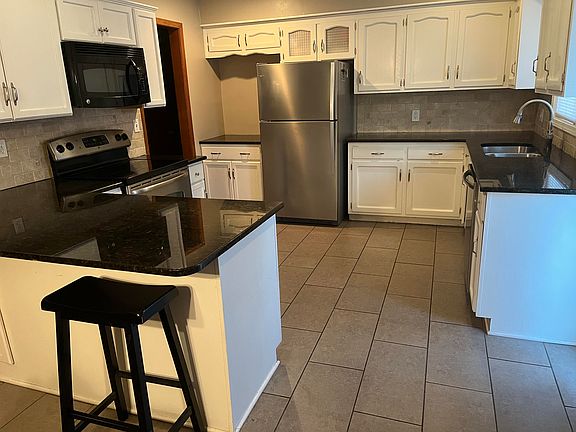 overhang for bar stools