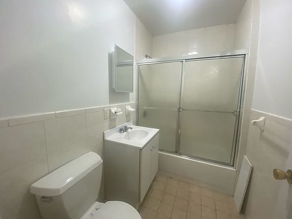 4th image of 327 Graham Ave #1