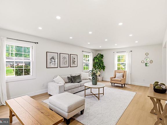 4th image of 47 Neptune Ln