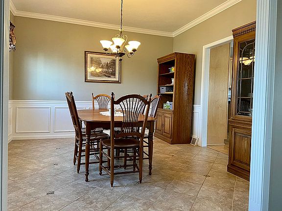 3rd image of 7925 Haddon Hall Way