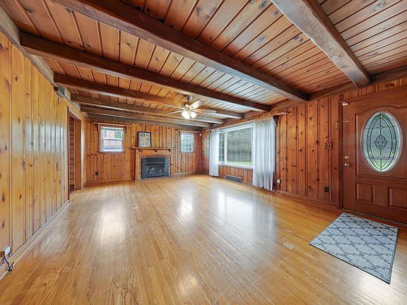 4th image of 2304 E Lake Rd