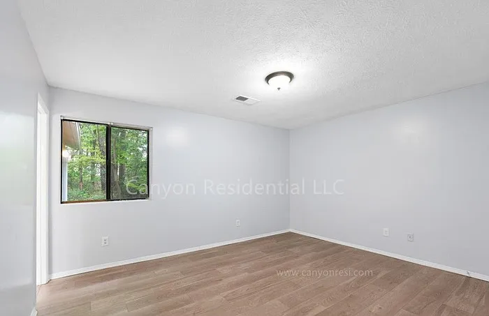 5825 Vernier Dr — Photo 2
