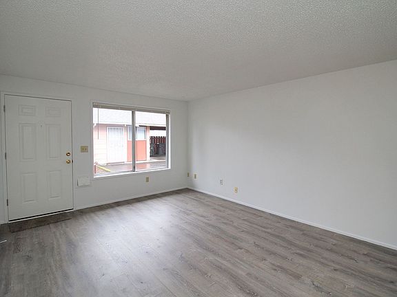 3rd image of 2631-2639 SE 119th Ave