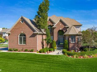 35601 Kilkenny Dr, New Baltimore, MI 48047