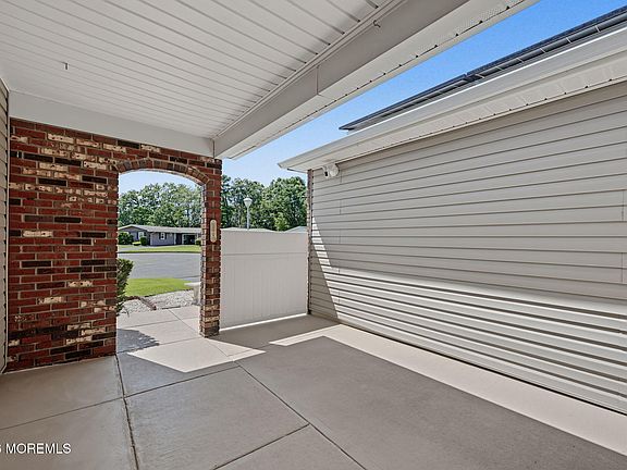 4th image of 22 Higgins Ct