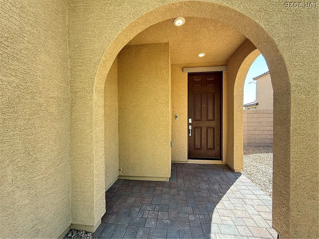 3 bed, 2.5 bath, 1966 sqft, $2,200 — Photo 3