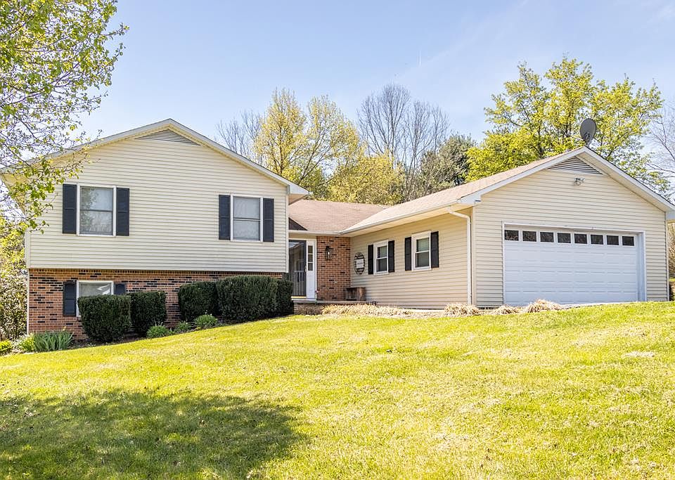 1st image of 295 Lakeview Dr