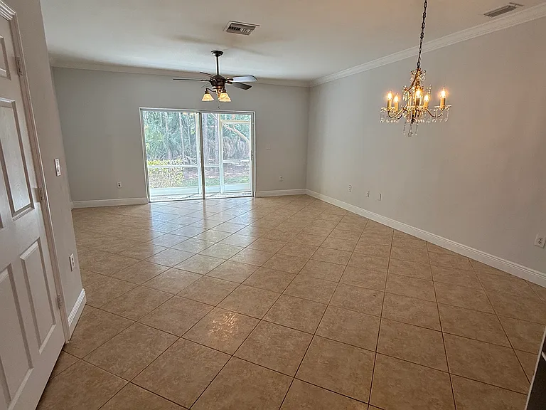 5140 SE Mariner Garden Cir — Photo 2