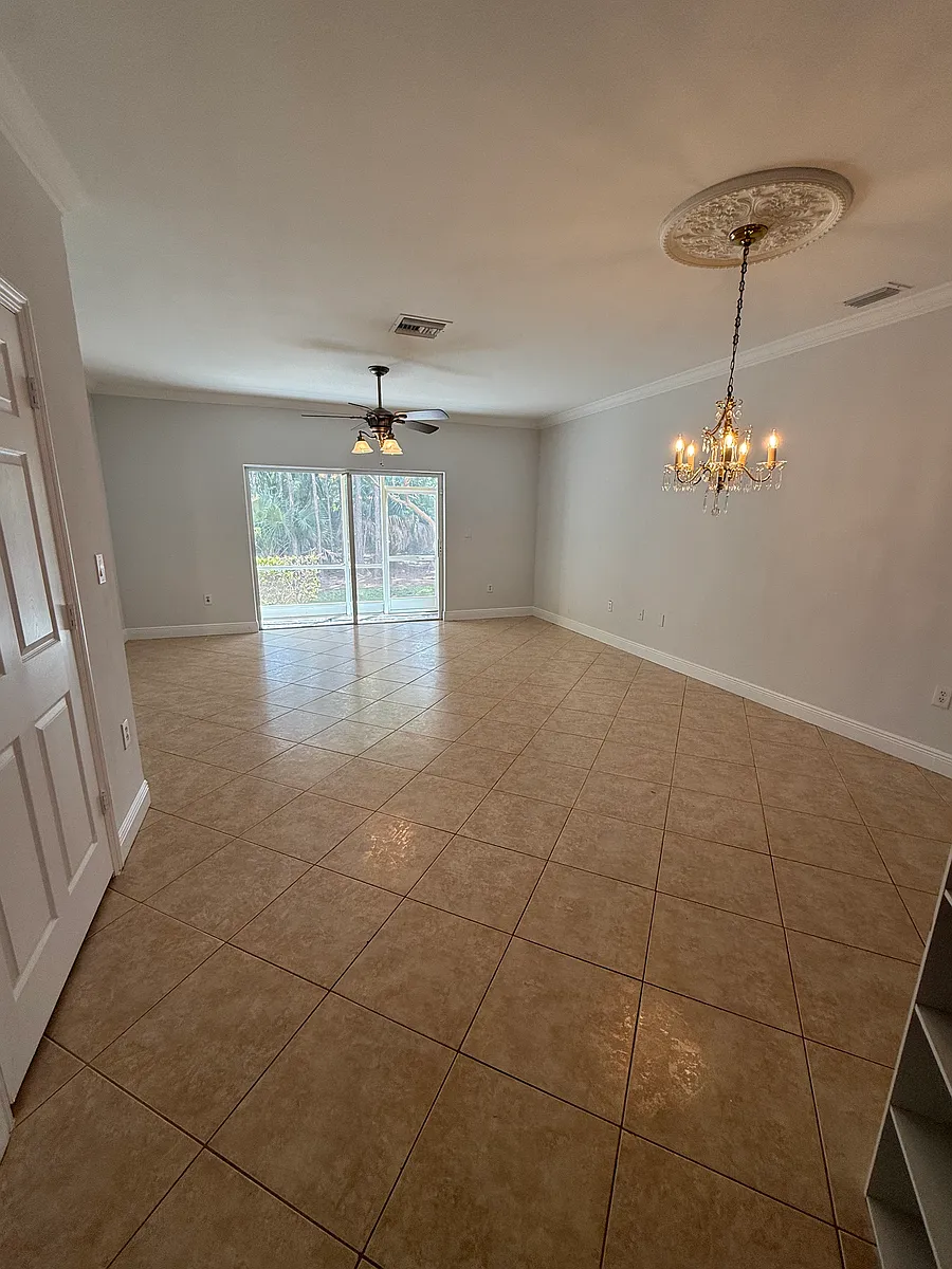 Building Photo - 5140 SE Mariner Garden Cir