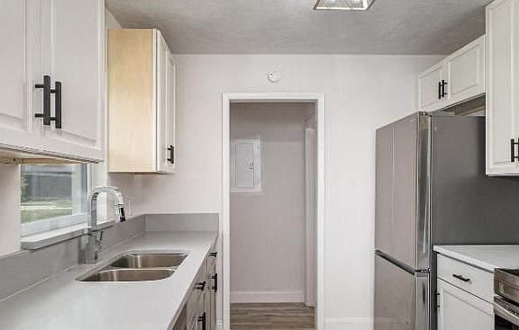 5th image of 891 Charcoal Ave SE