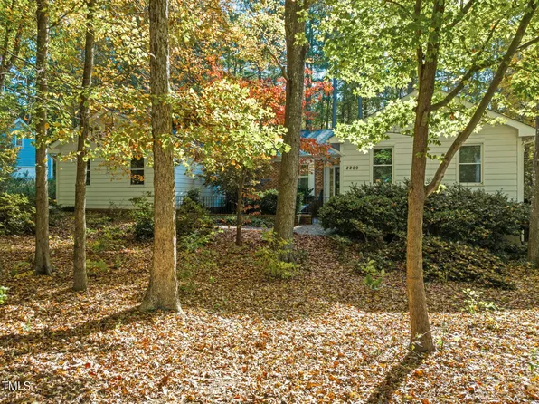 2209 Ridgefield Dr, Chapel Hill, NC 27517
