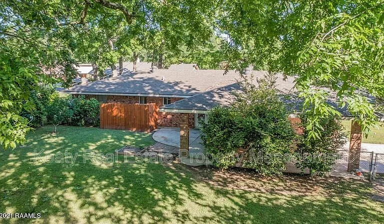 214 Dover Dr — Photo 15