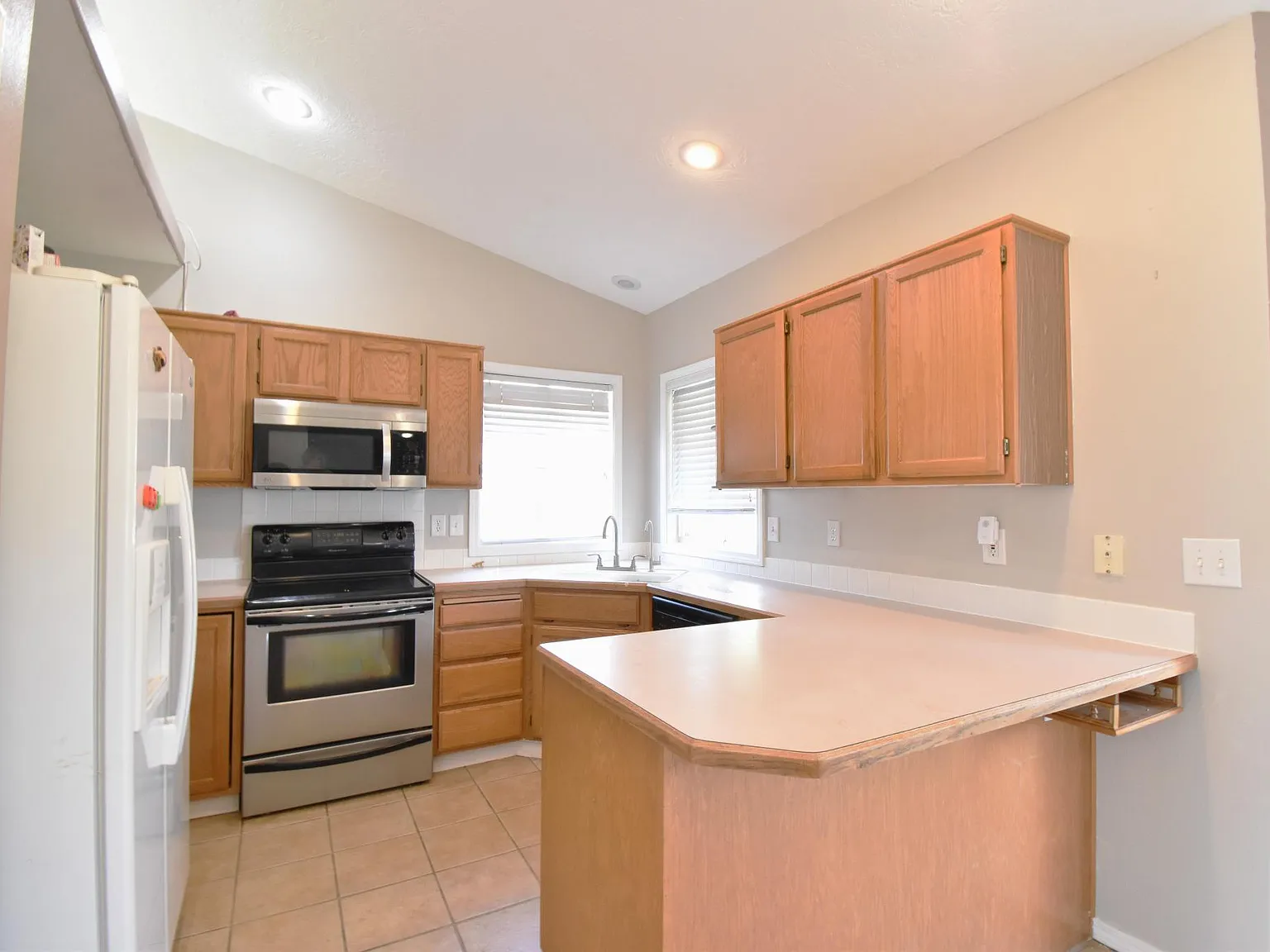 4 bed, 1720 sqft, $2,650 — Photo 3