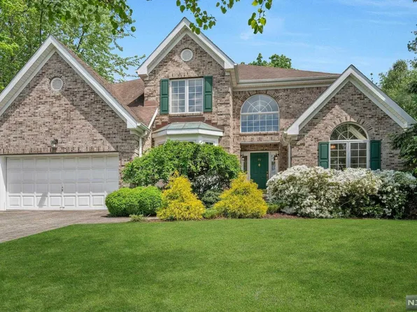 73 Wagon Trl, Mahwah, NJ 07430
