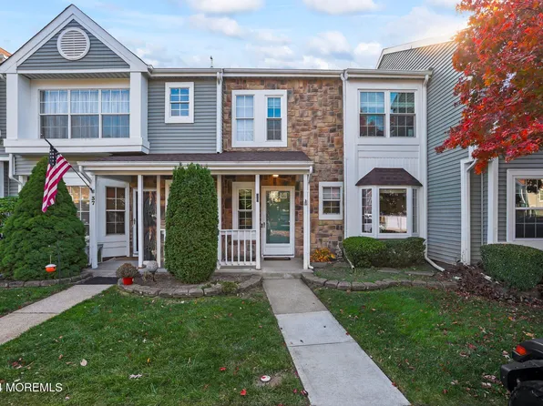 39 Horseshoe Court, Tinton Falls, NJ 07724