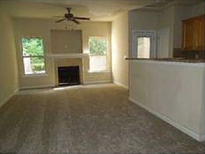4th image of 2882 Ridgeview Dr SW