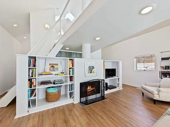 2nd image of 2037 W McLean Ave Unit 2