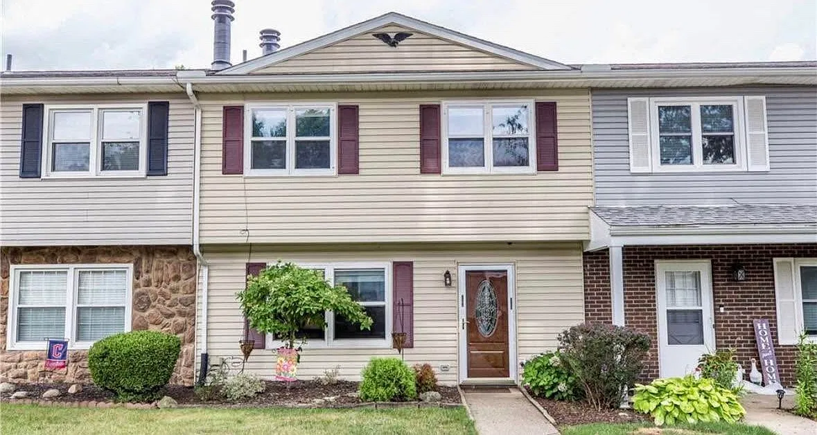 3 bed, 1328 sqft, $1,650 — Photo 1