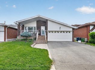24 Cleethorpes Blvd, Toronto, ON M1S 3T3
