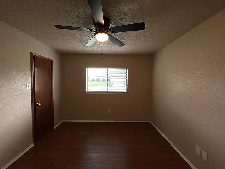 2412 Amber Hill Ln — Photo 25