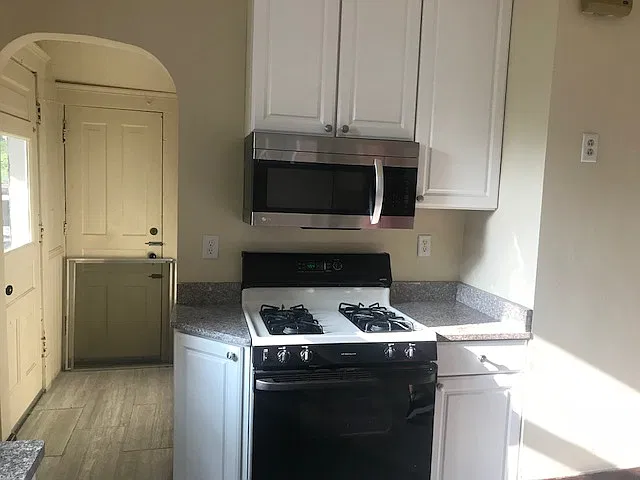 5 bed, 2000 sqft, $6,000 — Photo 3