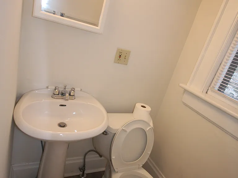 74 W Greenwood Ave — Photo 24
