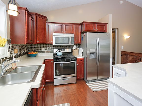 5th image of 114 Fairmont Ave